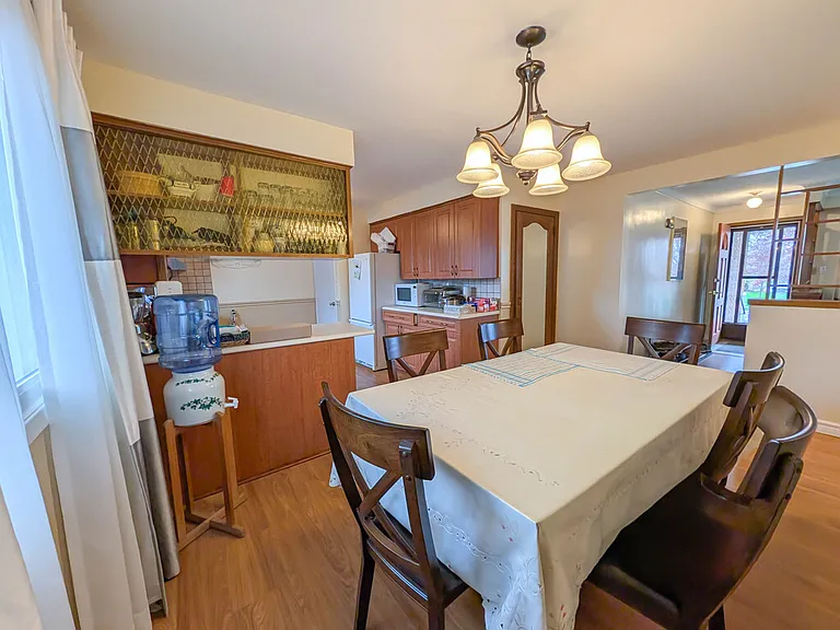 127 Westwood Cres #1 — Photo 6