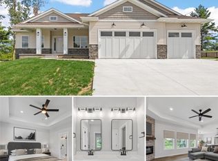 3114 Timber Ridge Ct, Hiawatha, IA 52233