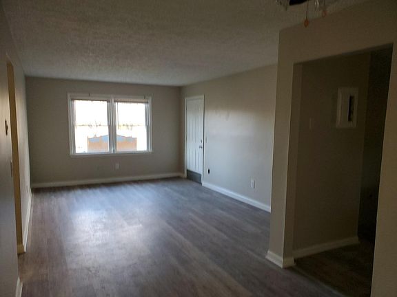 4th image of 820 E Main St #822