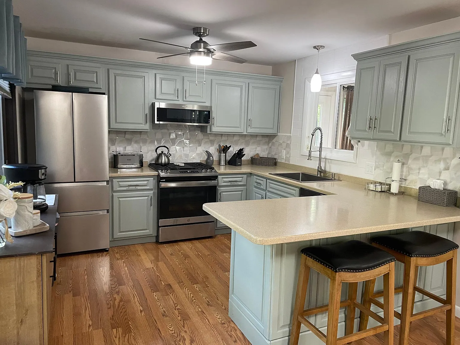 101 Monroe Ln — Photo 2