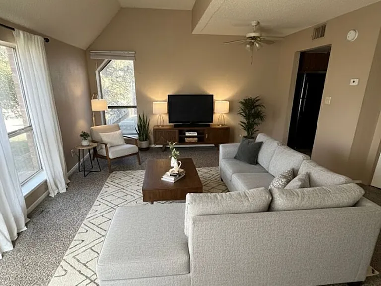 411 W K Pl — Photo 9