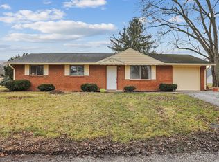 641 Lake View Dr, Zionsville, IN 46077