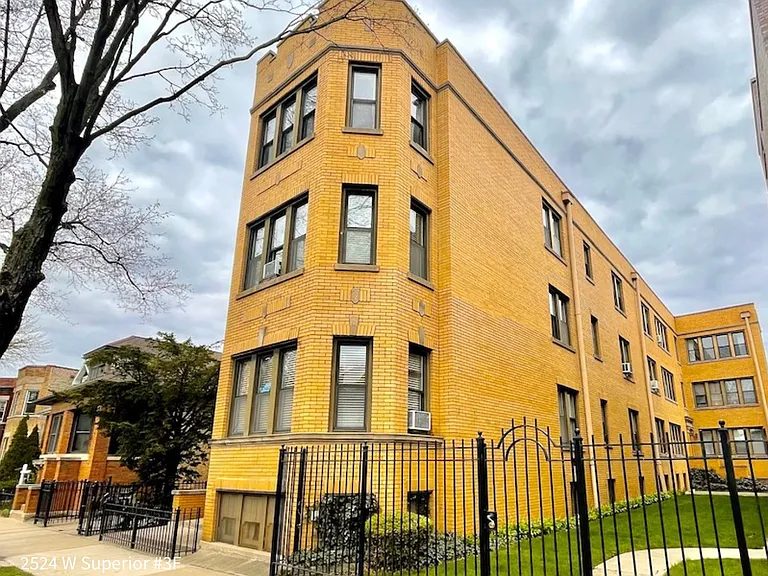2522-24 W. Superior St. — Photo 2
