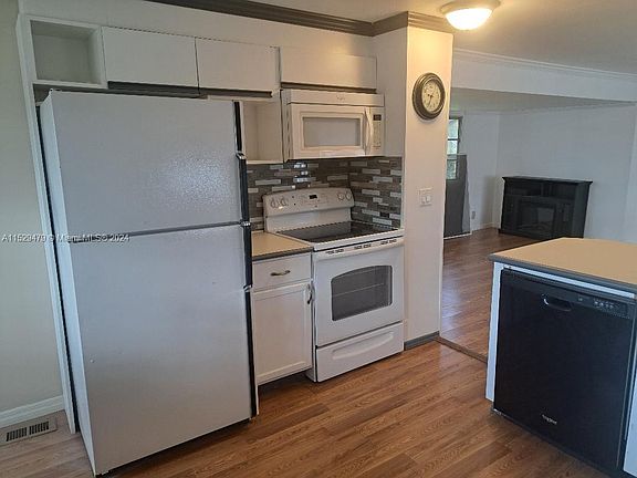 3rd image of 2931 SW 57th Ct