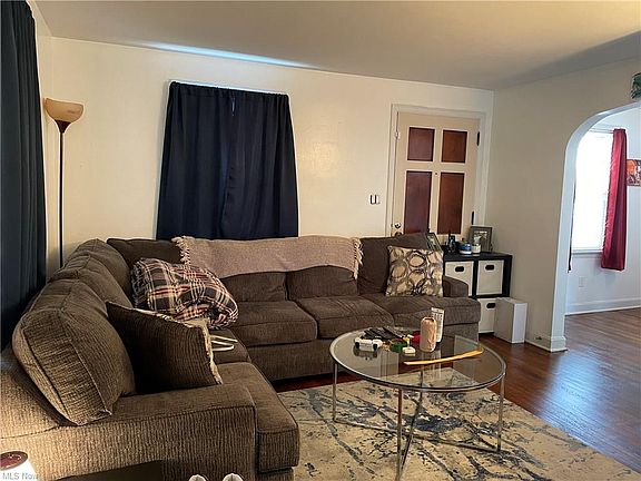 3rd image of 247 Adelaide Ave SE