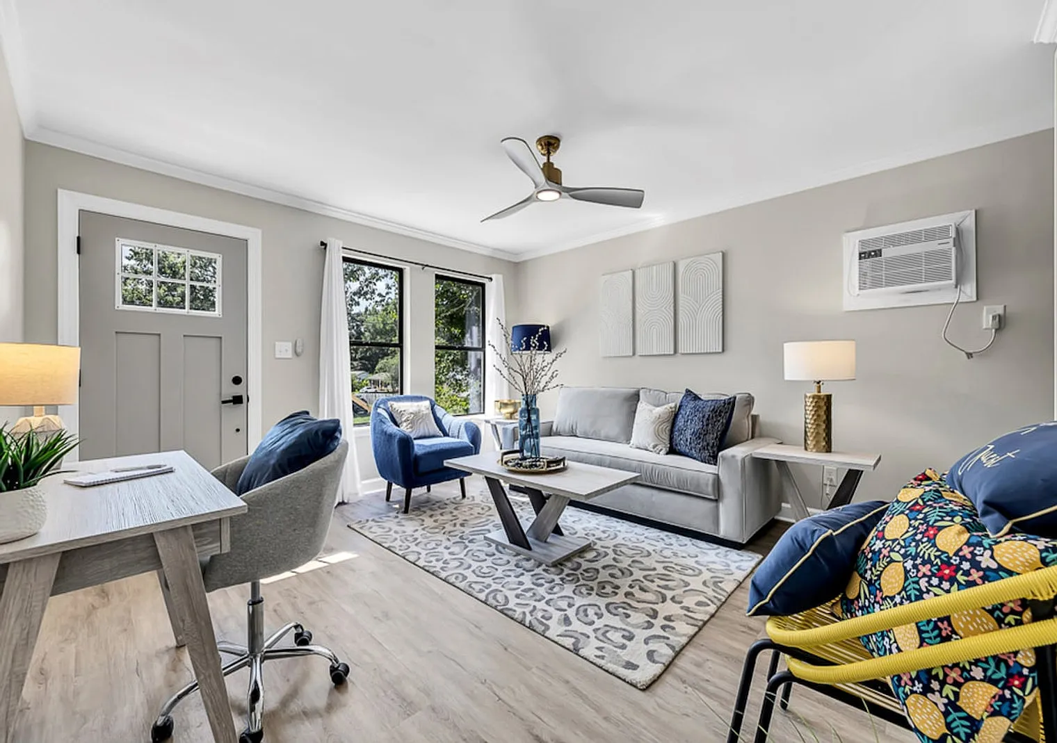 2 bed, 1.0 bath, $4,156 — Photo 1
