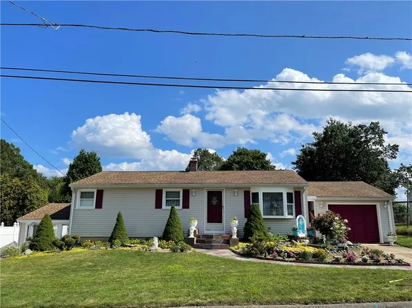 17 Long Pond Rd, Coventry, RI 02816