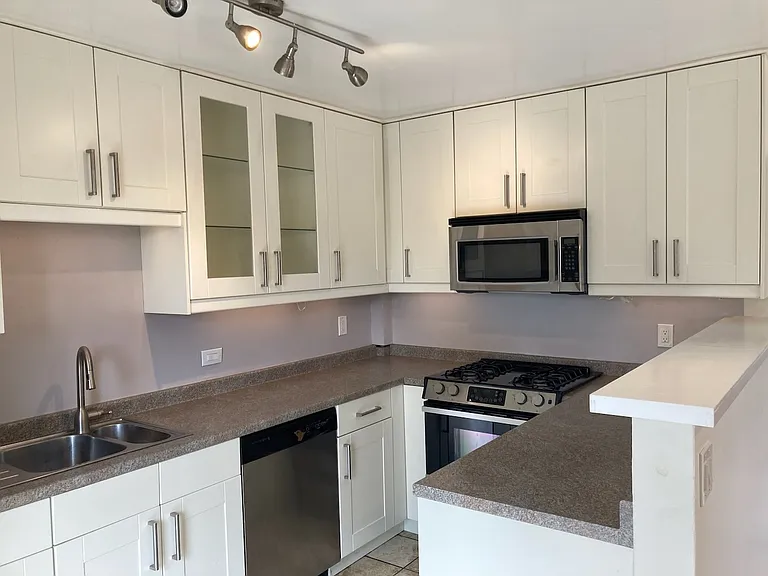 302 N Rios Ave — Photo 4