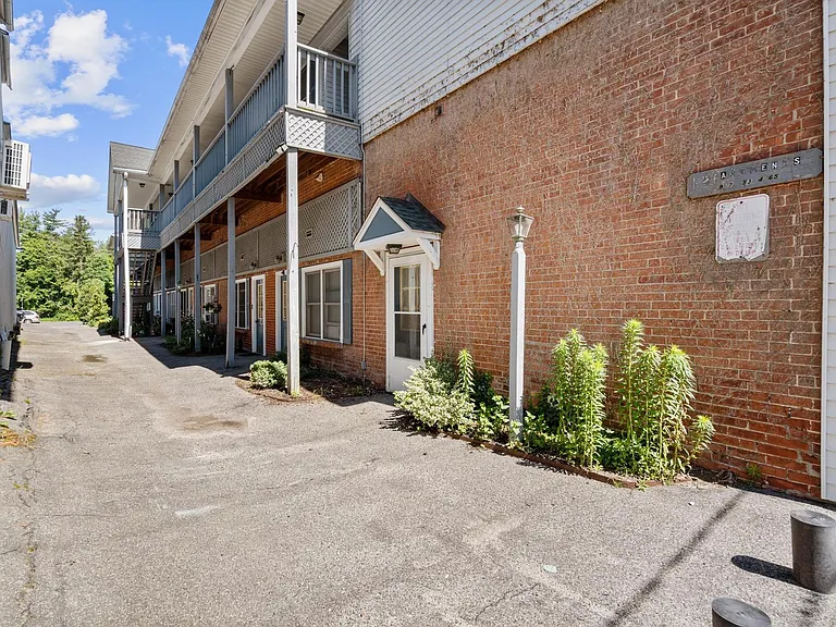 31 Railroad St #10 — Photo 20