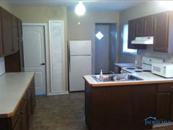 2nd image of 1808 Berdan Ave