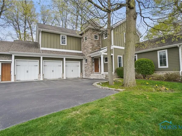 2 Stableside Rd S, Toledo, OH 43615