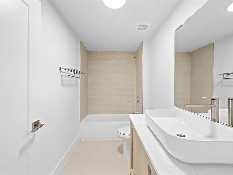 Cauley Residences by Trion Living — Photo 32