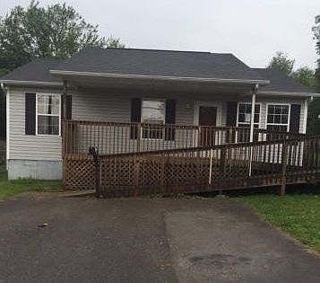 1st image of 233 NE Cedar Ave