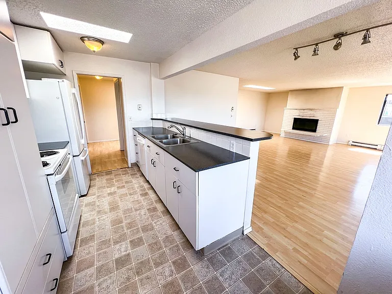 Annaron Apartments — Photo 28