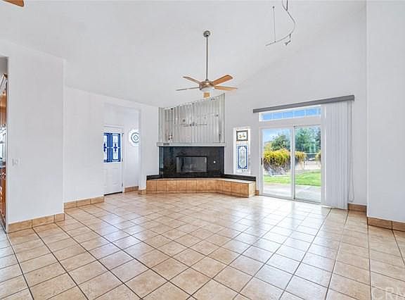 3rd image of 33152 Avenue E