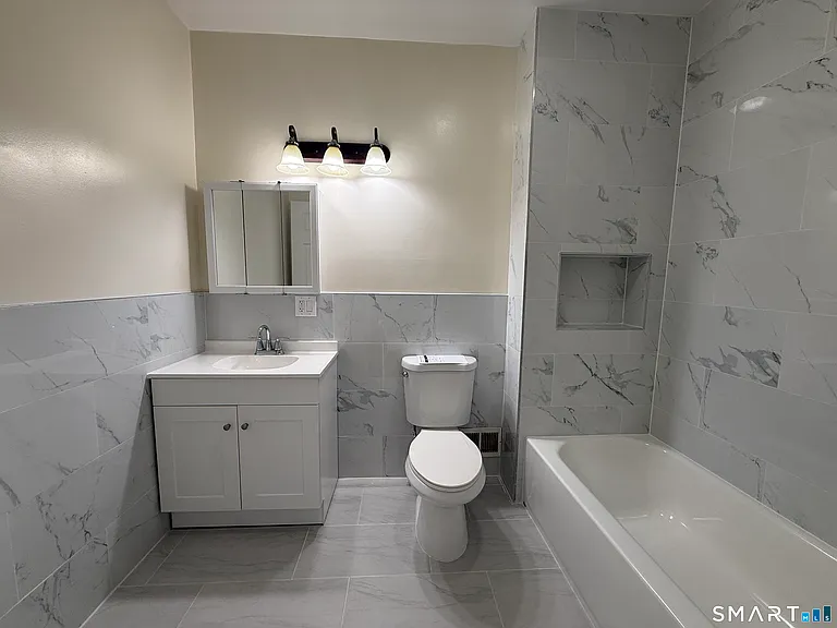 262 Lloyd St #1 — Photo 6