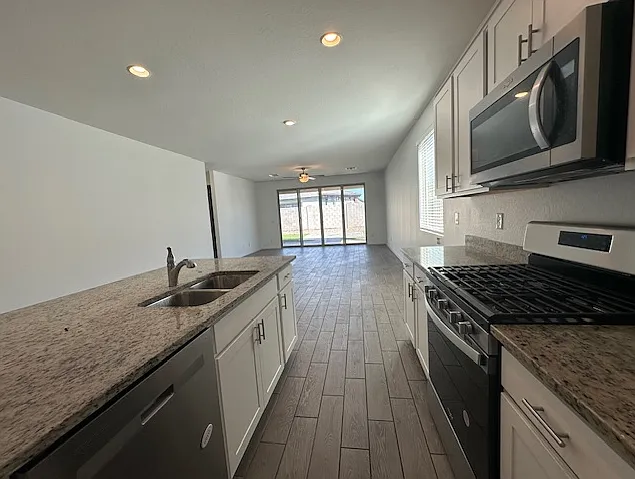 4 bed, 2071 sqft, $2,795 — Photo 4