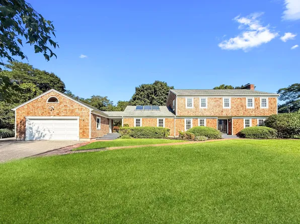 5 Buttercup Ln, Westhampton, NY 11977