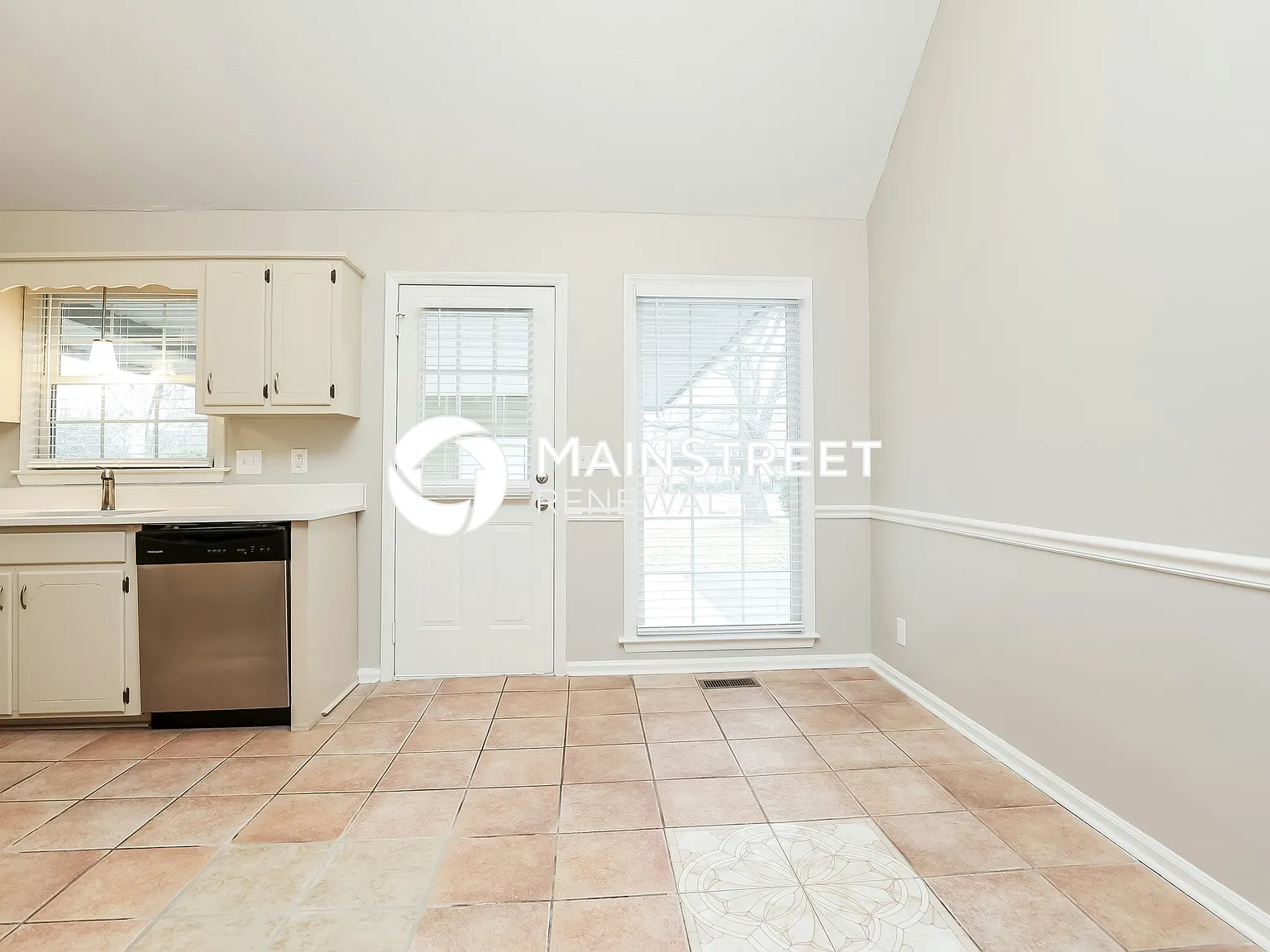 1003 Cornwall Ct — Photo 4