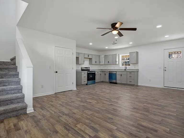 313 S Walnut St — Photo 4