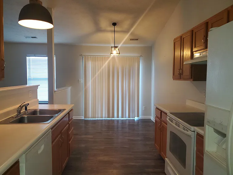 295 Keswick Dr — Photo 5