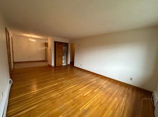 290 Grove St #1P, Auburndale, MA 02466