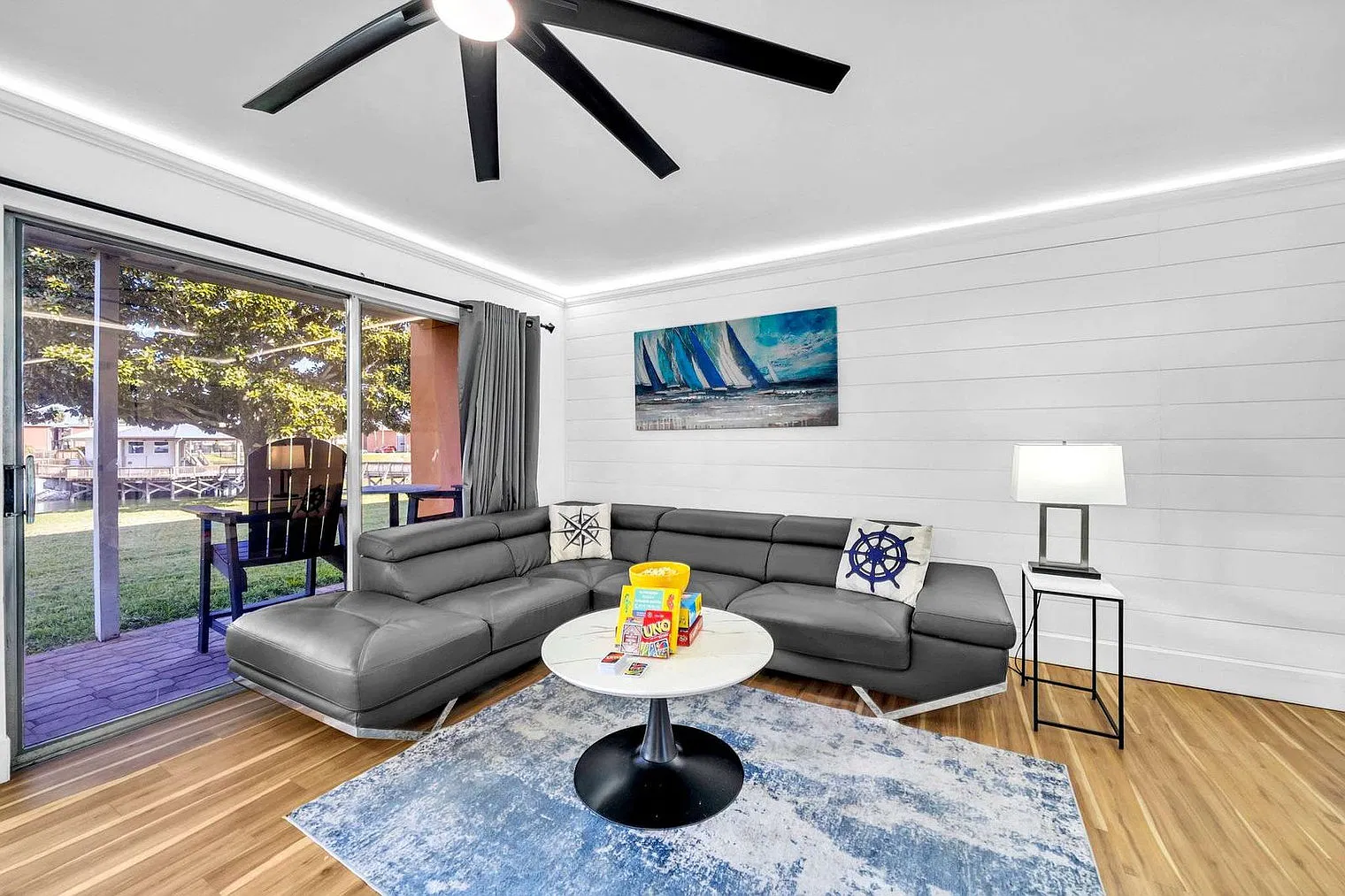 2 bed, 2.0 bath, 979 sqft, $3,658 — Photo 2
