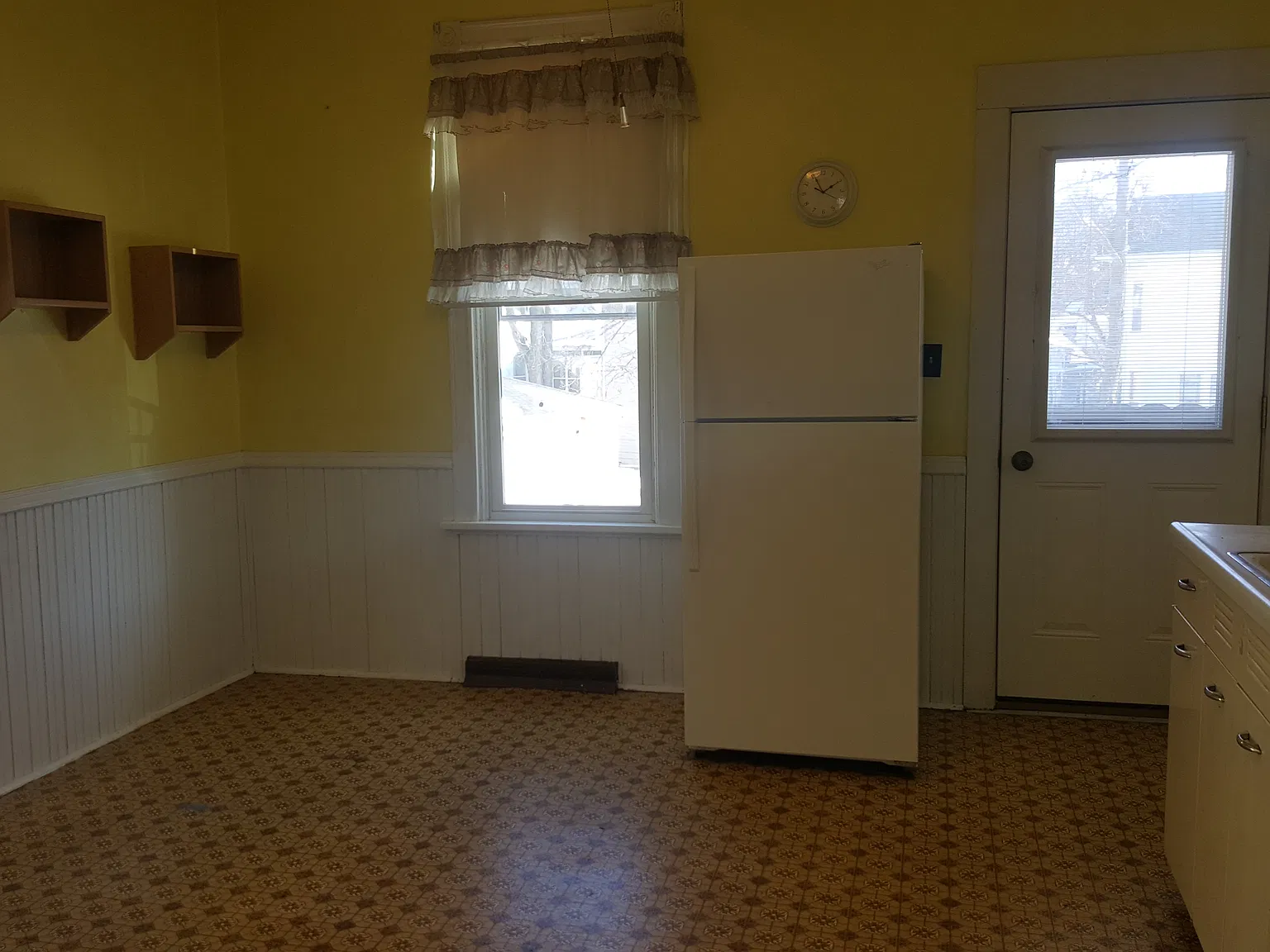 352 Winona St — Photo 2