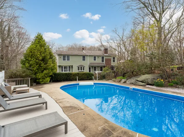 60 Ledgeview Lane, Guilford, CT 06437