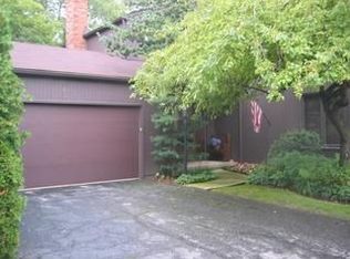 6 Oakshore Dr, Bratenahl, OH