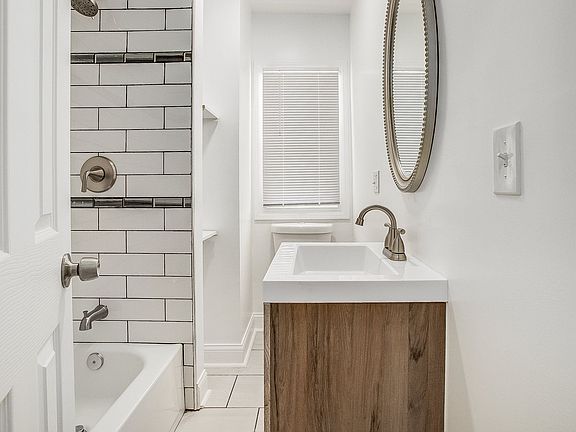 5th image of 2510 E 59th St
