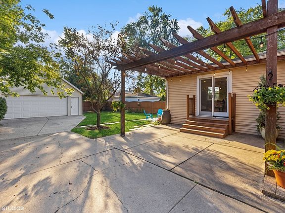 3rd image of 1531 Blanchan Ave