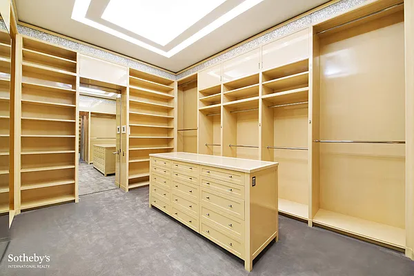 Sold by Sotheby's International Realty | media 11