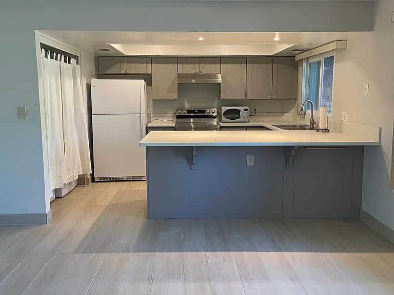 4637 S Mill Ave — Photo 2