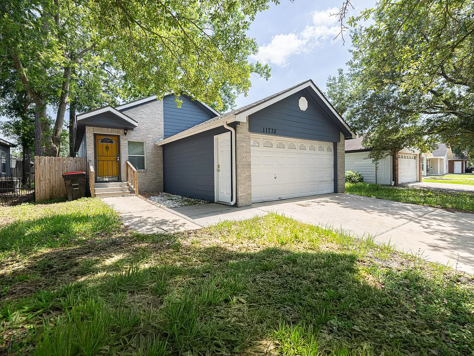 3 bed, 2.0 bath, 1232 sqft, $1,900 — Photo 3