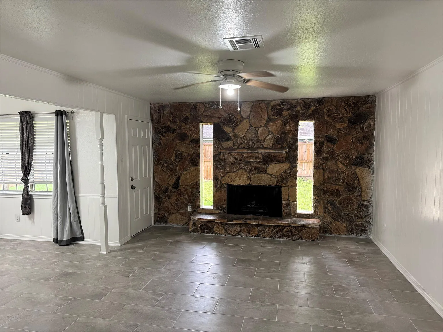 3 bed, 2.0 bath, 1478 sqft, $1,900 — Photo 3