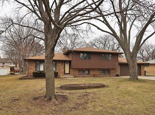 316 Crest Ave, Elk Grove Village, IL 60007