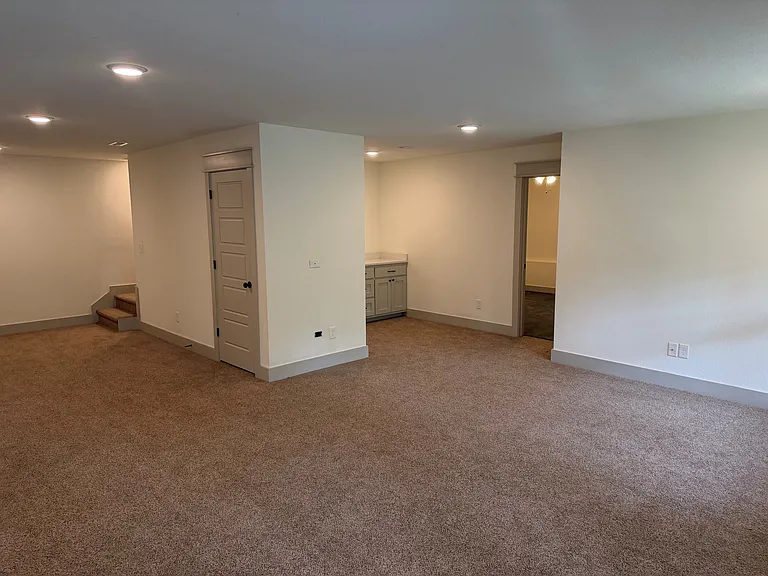 7 Tiverton Ln — Photo 12