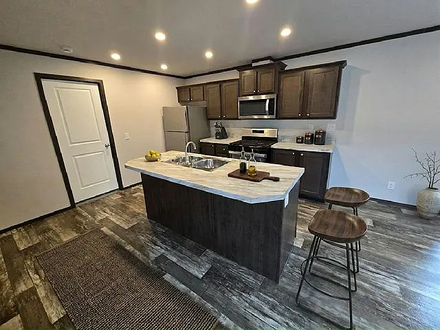 3 bed, 2.0 bath, 960 sqft, $1,609 — Photo 2