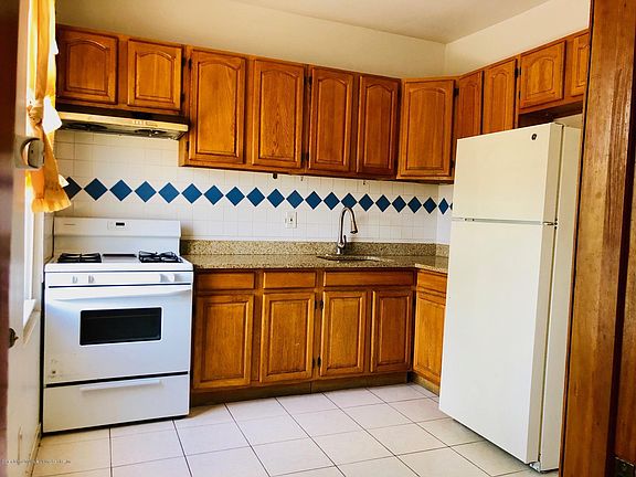 3rd image of 161 Parkinson Ave