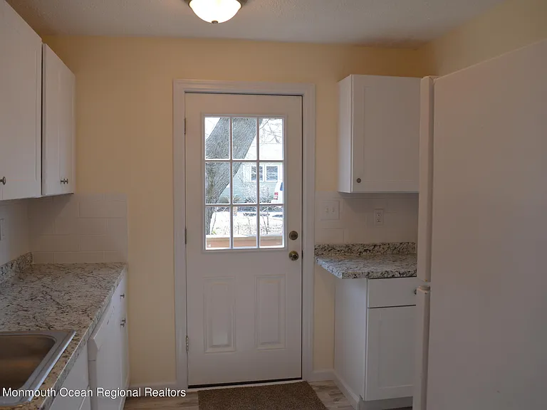 186 S Park Ave — Photo 12