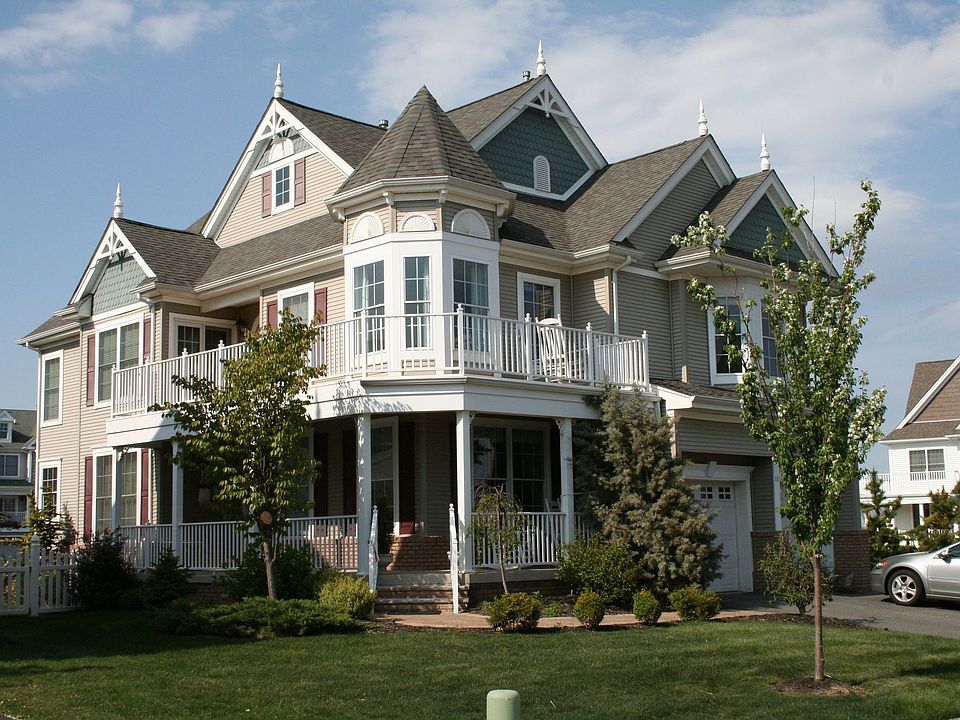 Front View - Wrap Around Porch & Balcony