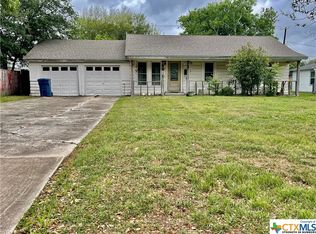 111 Bowie St, Port Lavaca, TX 77979