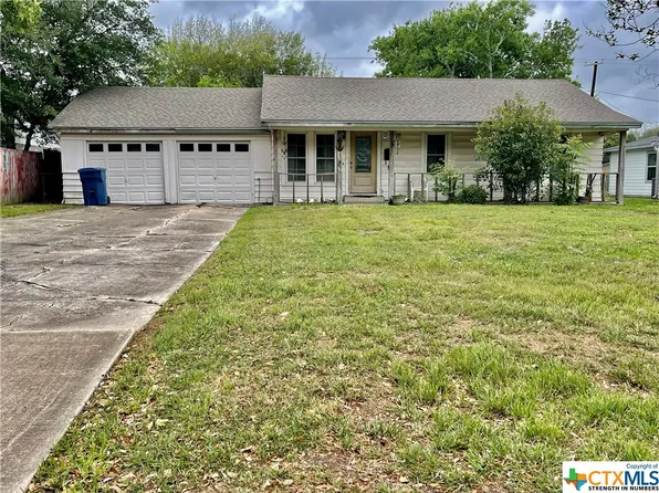 111 Bowie St, Port Lavaca, TX 77979