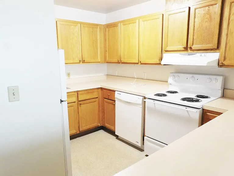 226 Prospect Street: Adult Living — Photo 7