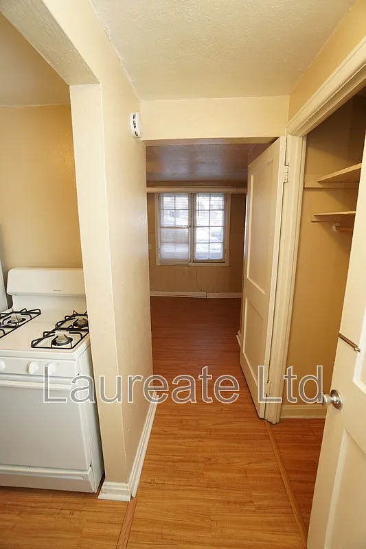 Studio, 1.0 bath, 500 sqft, $695 — Photo 2