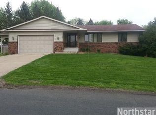 4030 Leslee Curv, Excelsior, MN 55331