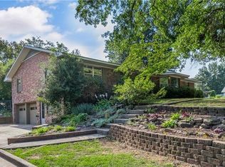 311 N Summit St, Prairie Grove, AR 72753