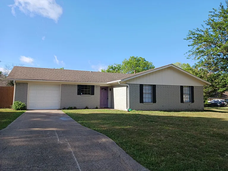 Gorgeous home on a huge corner lot--close to great schools and parks!