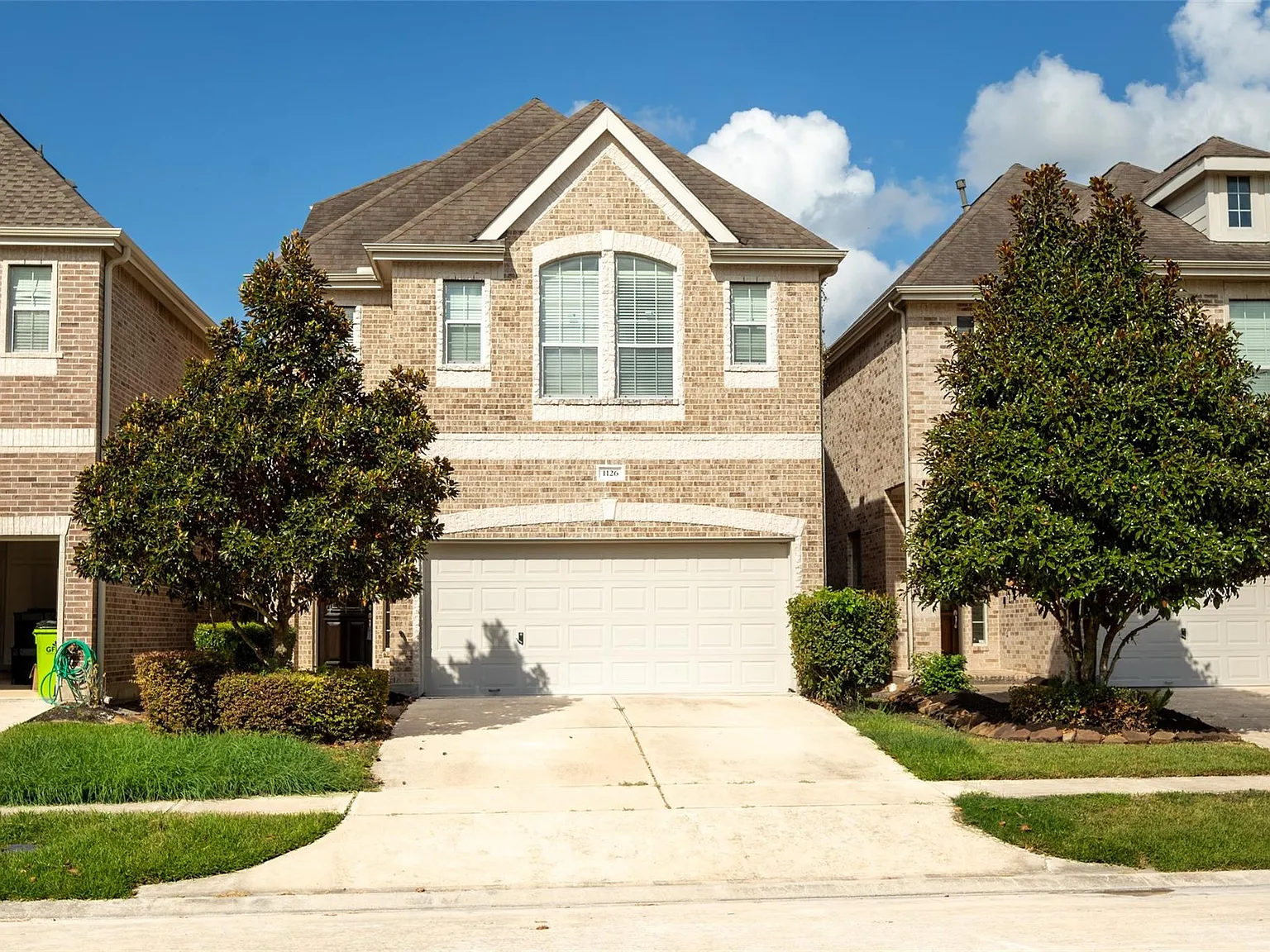 3 bed, 3.5 bath, 3196 sqft, $3,000 — Photo 1